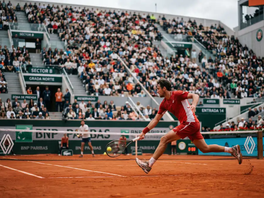 Guía de apuestas a Roland Garros: impacto de la tierra batida en las cuotas y mercados disponibles en España